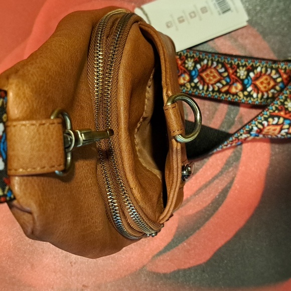 Antik Kraft Crossbody Bag - Picture 5 of 5